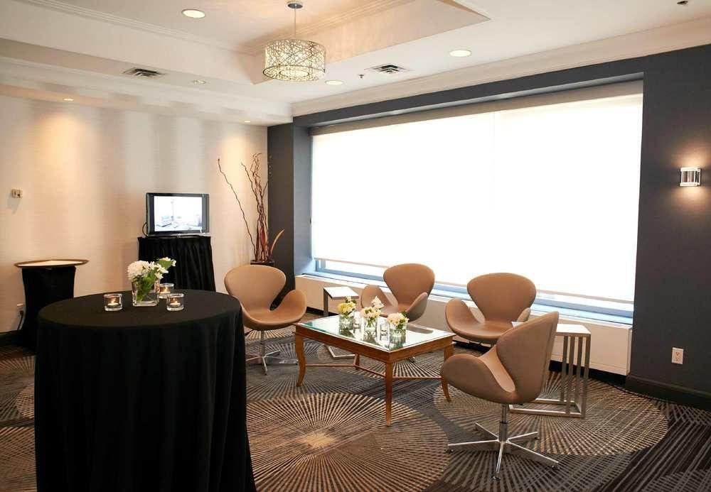 Courtyard By Marriott Toronto Downtown Hotel Ngoại thất bức ảnh