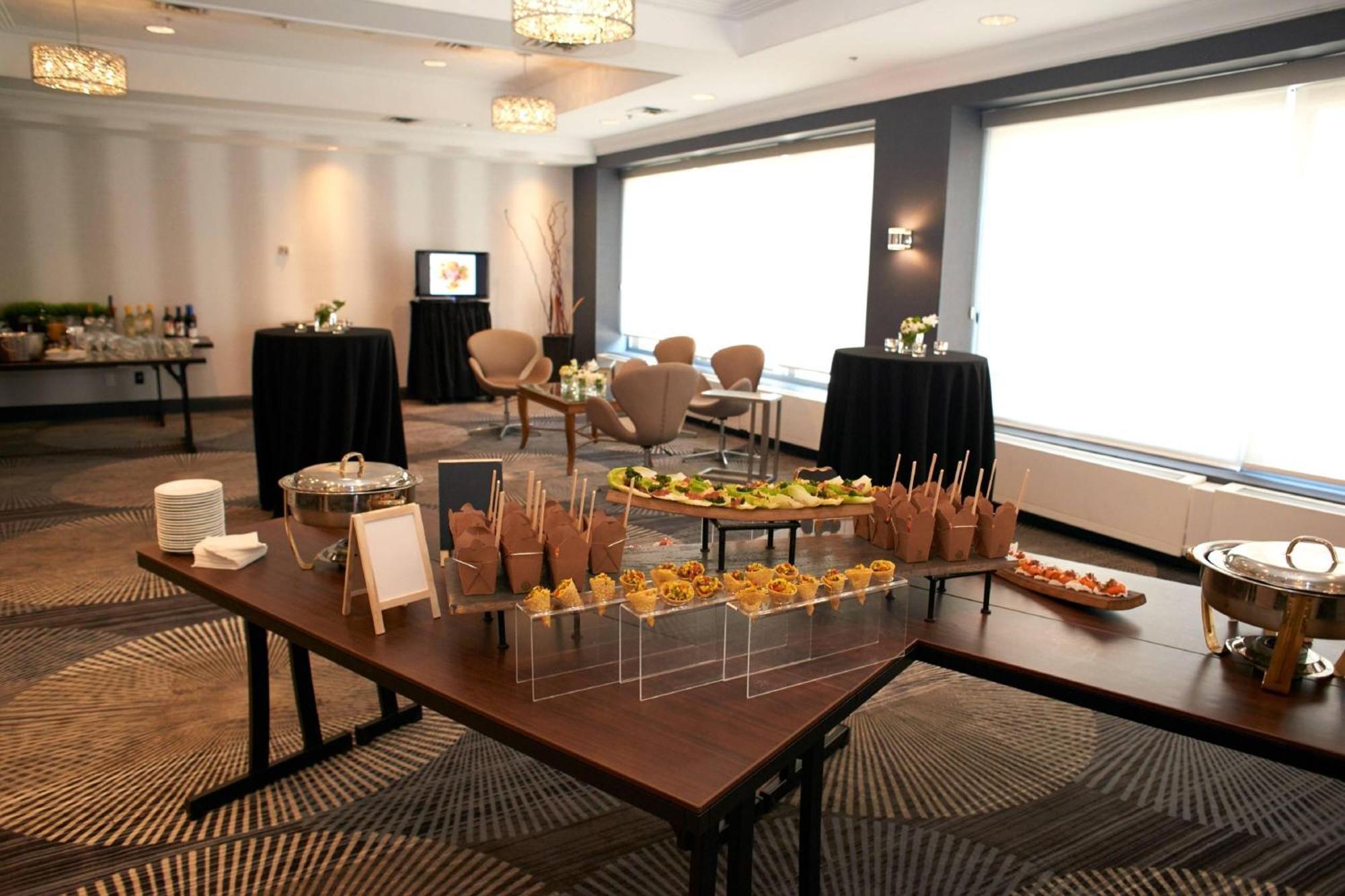 Courtyard By Marriott Toronto Downtown Hotel Ngoại thất bức ảnh