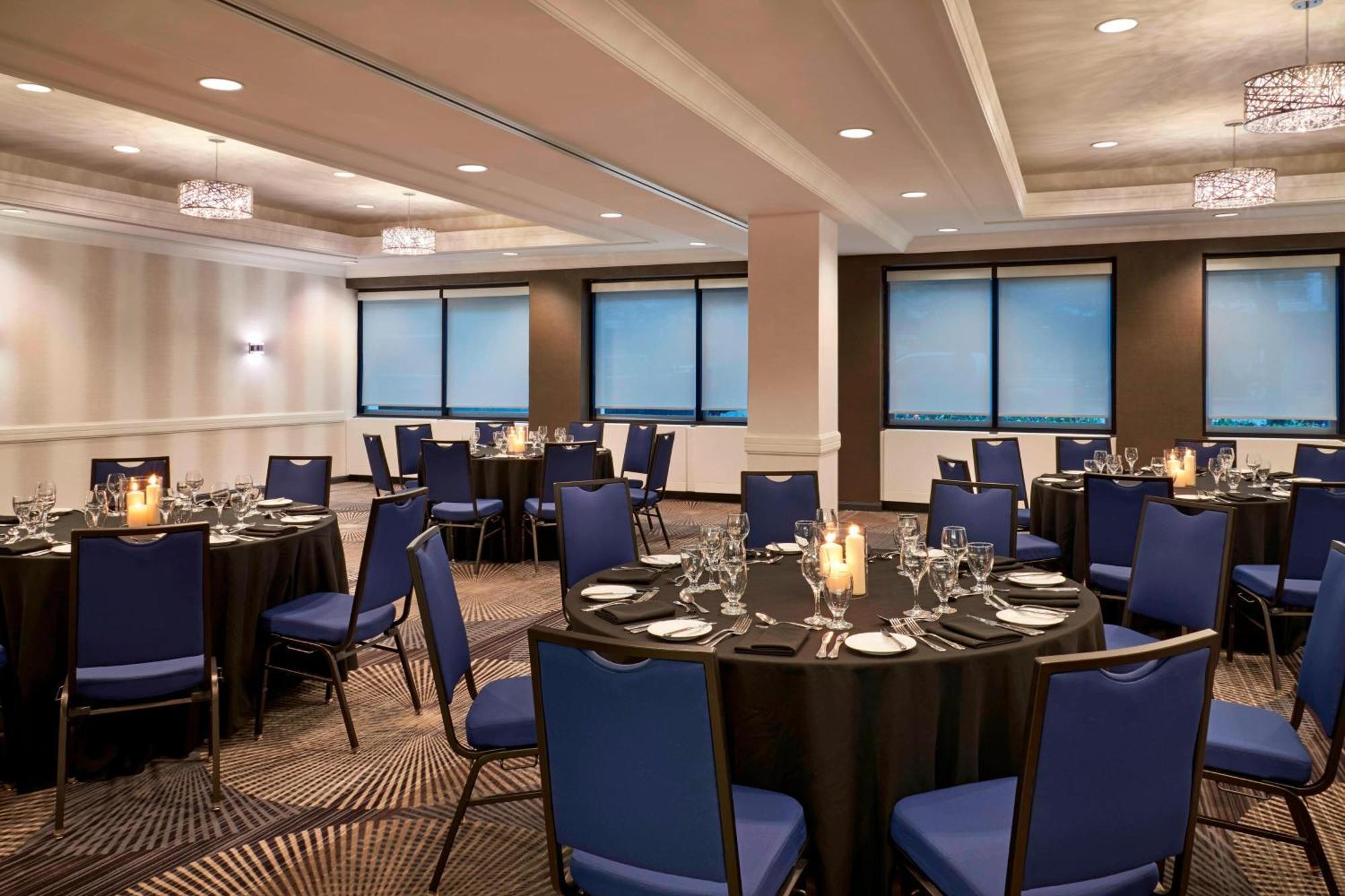 Courtyard By Marriott Toronto Downtown Hotel Ngoại thất bức ảnh