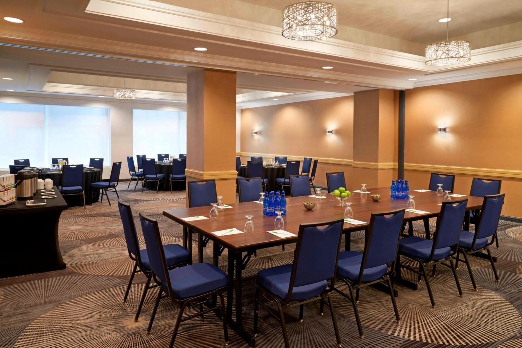 Courtyard By Marriott Toronto Downtown Hotel Ngoại thất bức ảnh