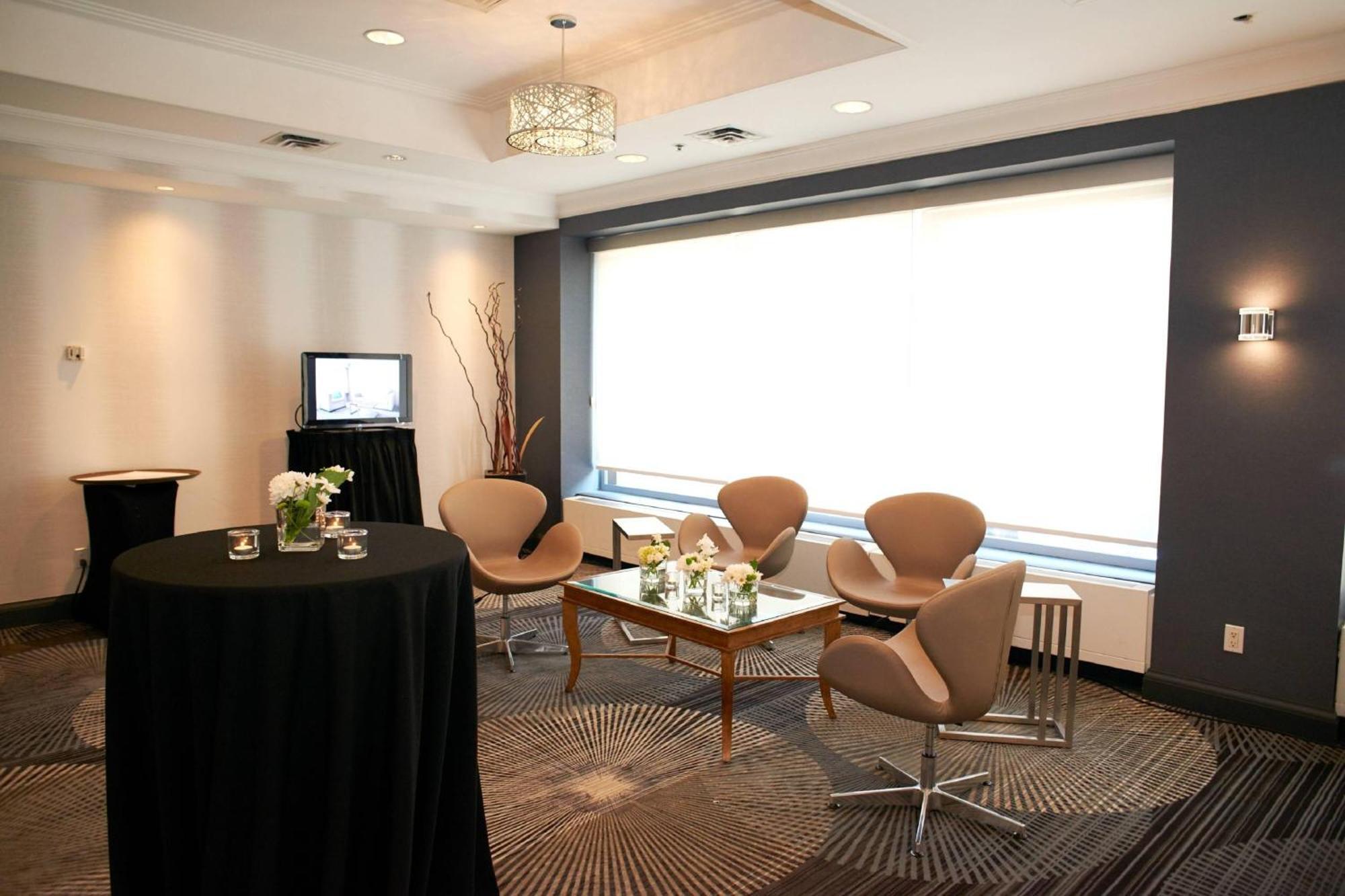 Courtyard By Marriott Toronto Downtown Hotel Ngoại thất bức ảnh