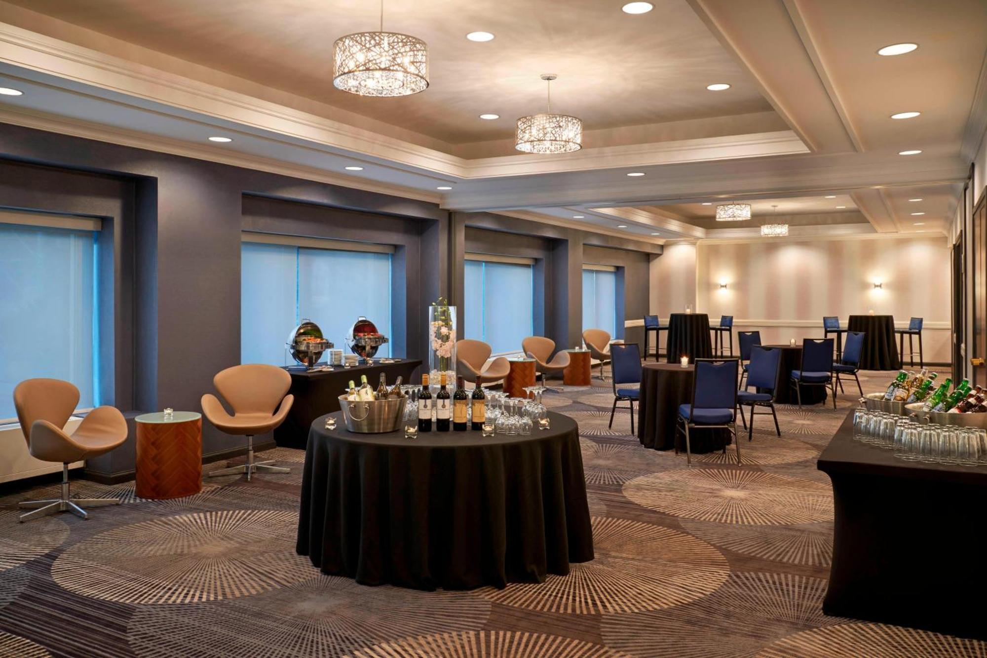Courtyard By Marriott Toronto Downtown Hotel Ngoại thất bức ảnh